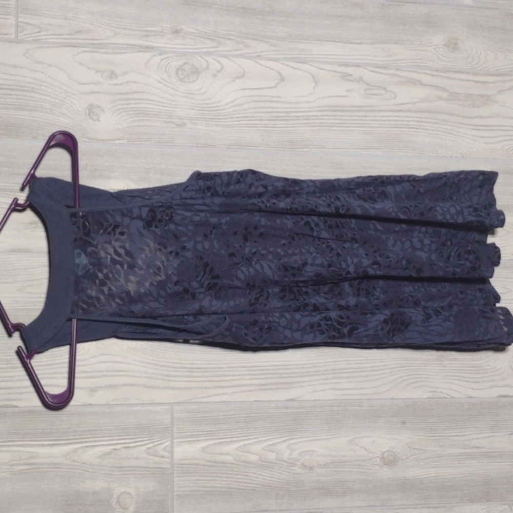✴️3 for $15: Cynthia Rowley Sheer Patterned Tank - Picture 6 of 13